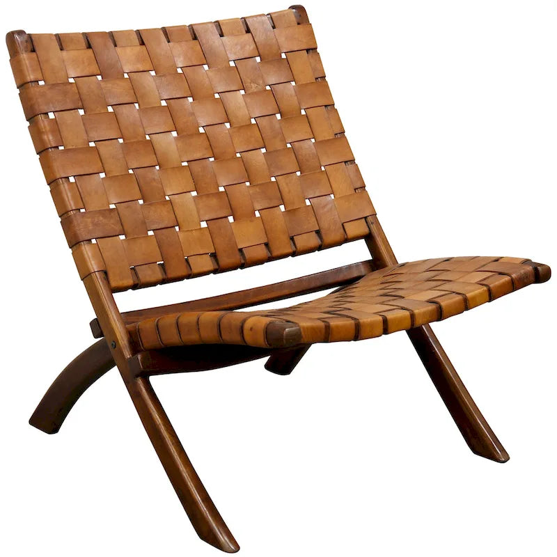 Loungefauteuil van bruin leer met vlechtpatroon