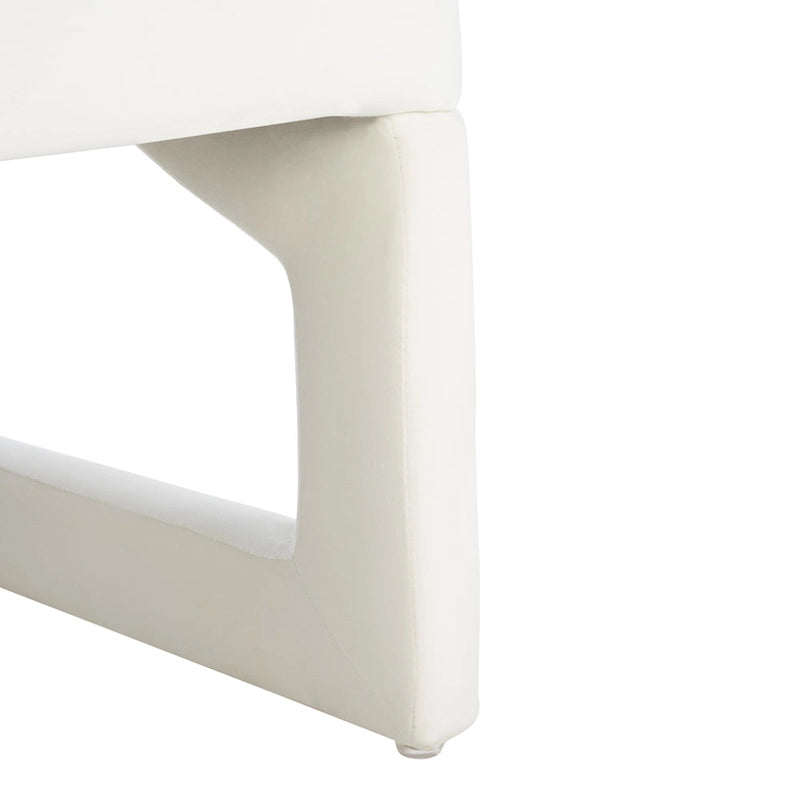 Poltrona decorativa in velluto con struttura aperta